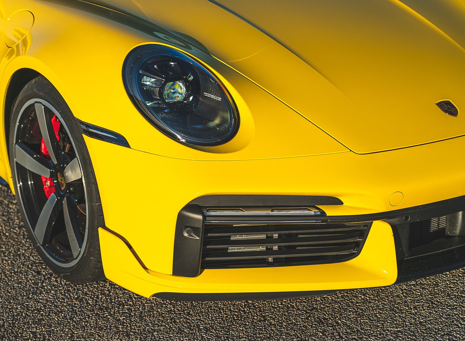 2021 Porsche 911 Turbo (Color: Racing Yellow; US-Spec) Headlight Wallpapers  #164 of 225