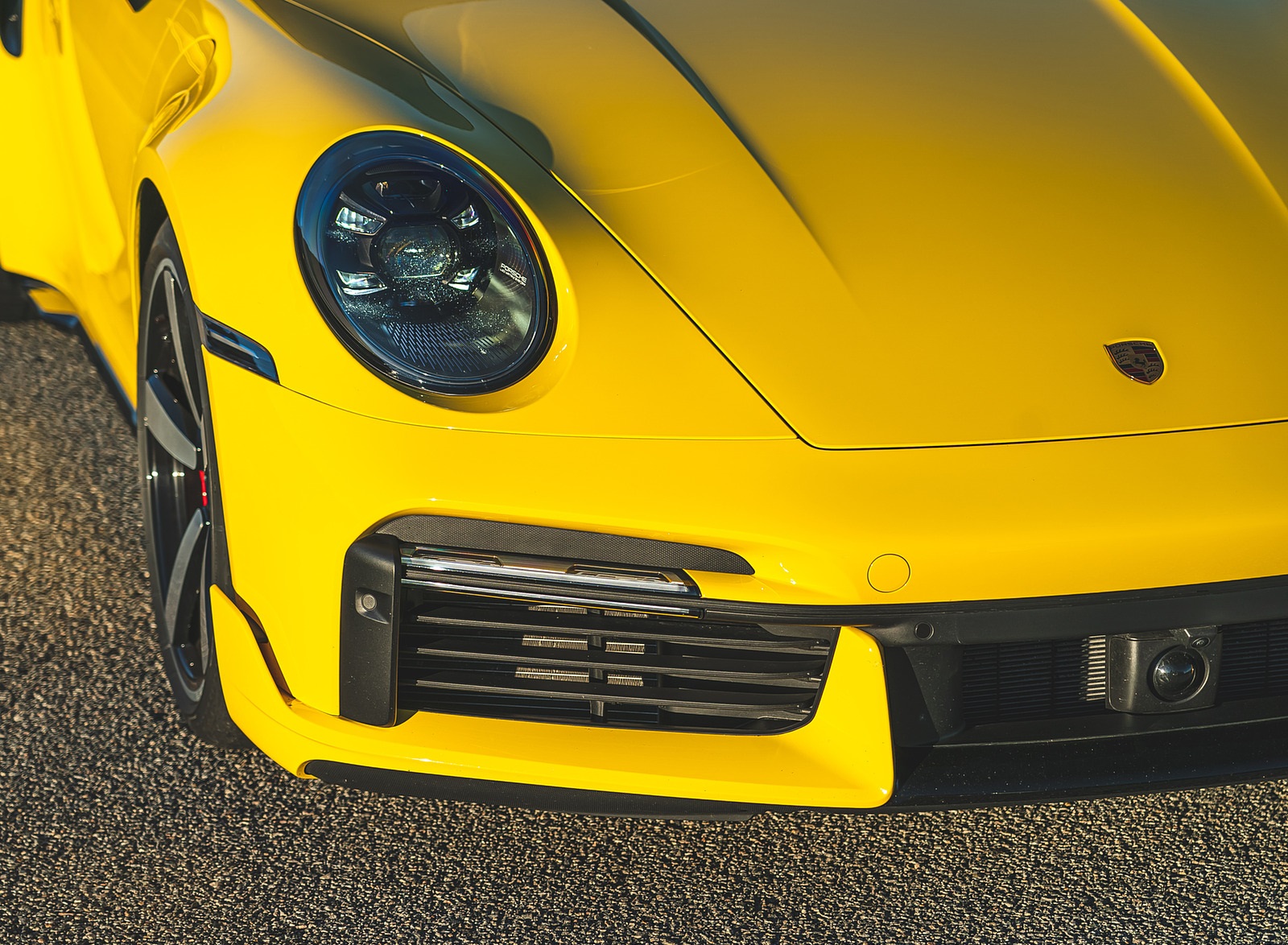 2021 Porsche 911 Turbo (Color: Racing Yellow; US-Spec) Headlight Wallpapers #163 of 225