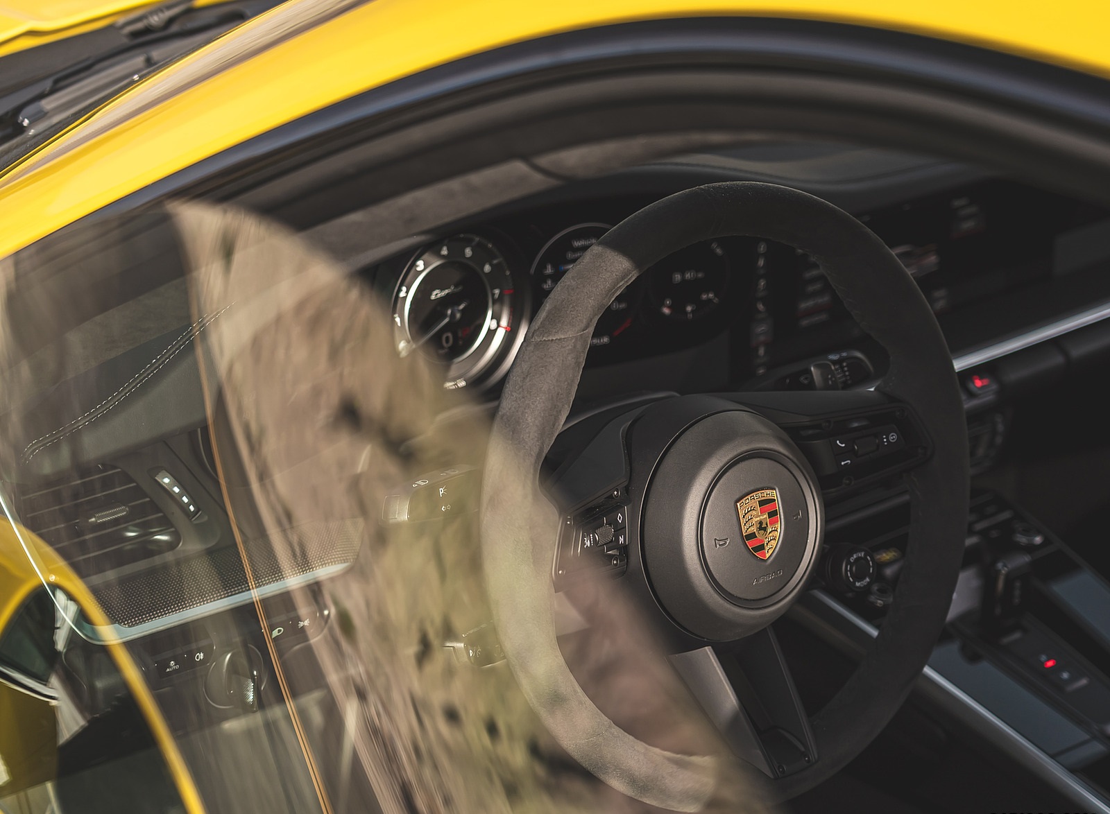 2021 Porsche 911 Turbo (Color: Racing Yellow; US-Spec) Interior Detail Wallpapers #191 of 225