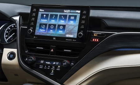 2021 Toyota Camry XLE Central Console Wallpapers 450x275 (11)