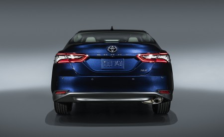 2021 Toyota Camry XLE Rear Wallpapers 450x275 (4)