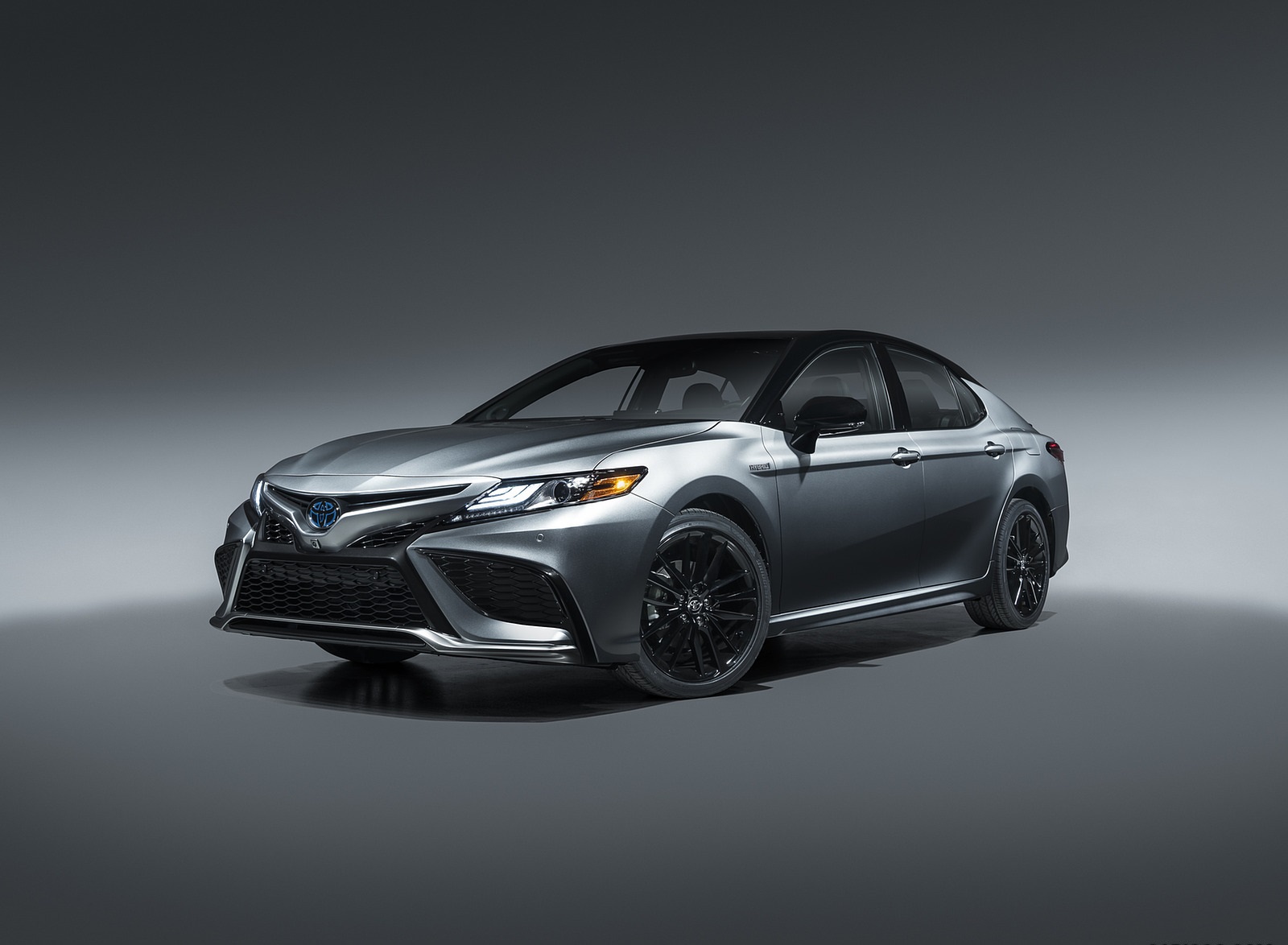 2021 Toyota Camry XSE Hybrid Front Three-Quarter Wallpapers (1). Download Wallpaper