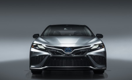 2021 Toyota Camry XSE Hybrid Front Wallpapers 450x275 (2)