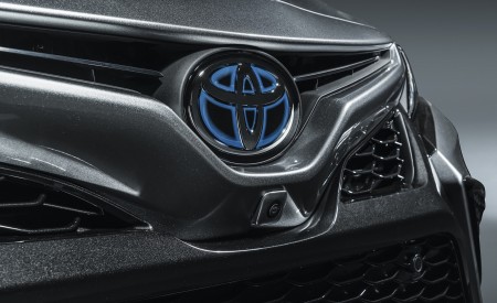 2021 Toyota Camry XSE Hybrid Grill Wallpapers 450x275 (7)