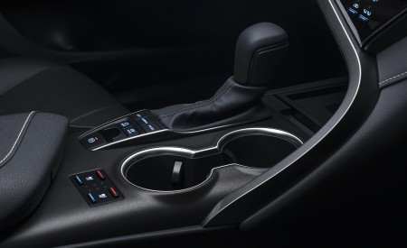 2021 Toyota Camry XSE Hybrid Interior Detail Wallpapers 450x275 (11)
