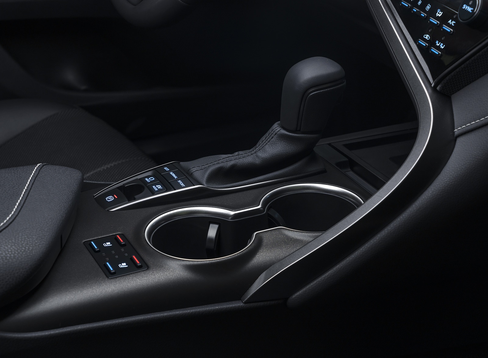 2021 Toyota Camry XSE Hybrid Interior Detail Wallpapers #11 of 12