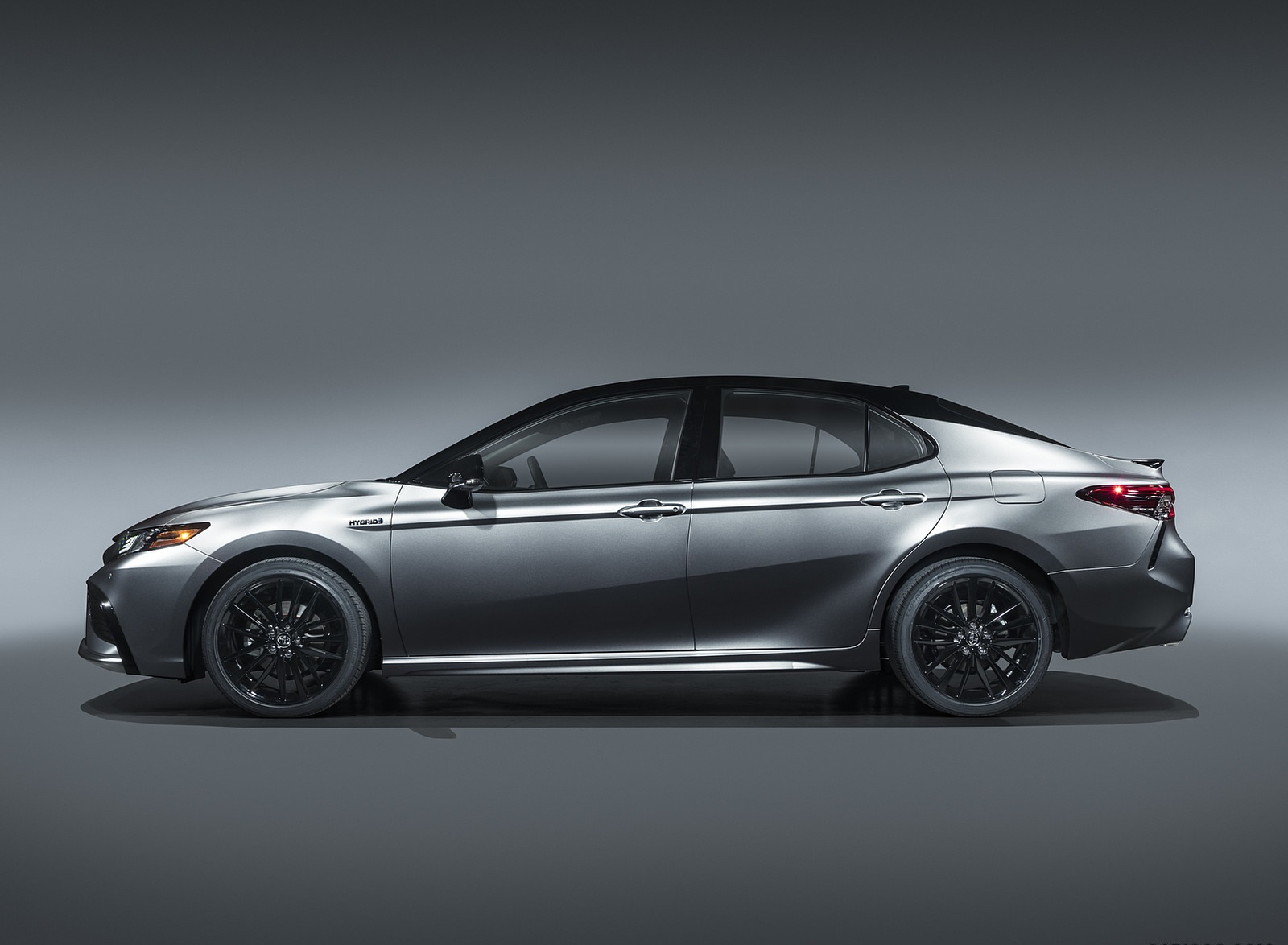 2021 Toyota Camry XSE Hybrid Side Wallpapers #5 of 12