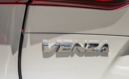 2021 Toyota Venza Hybrid XLE Badge Wallpapers 450x275 (20)