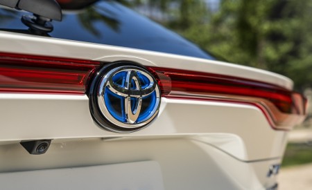 2021 Toyota Venza Hybrid XLE Badge Wallpapers 450x275 (17)