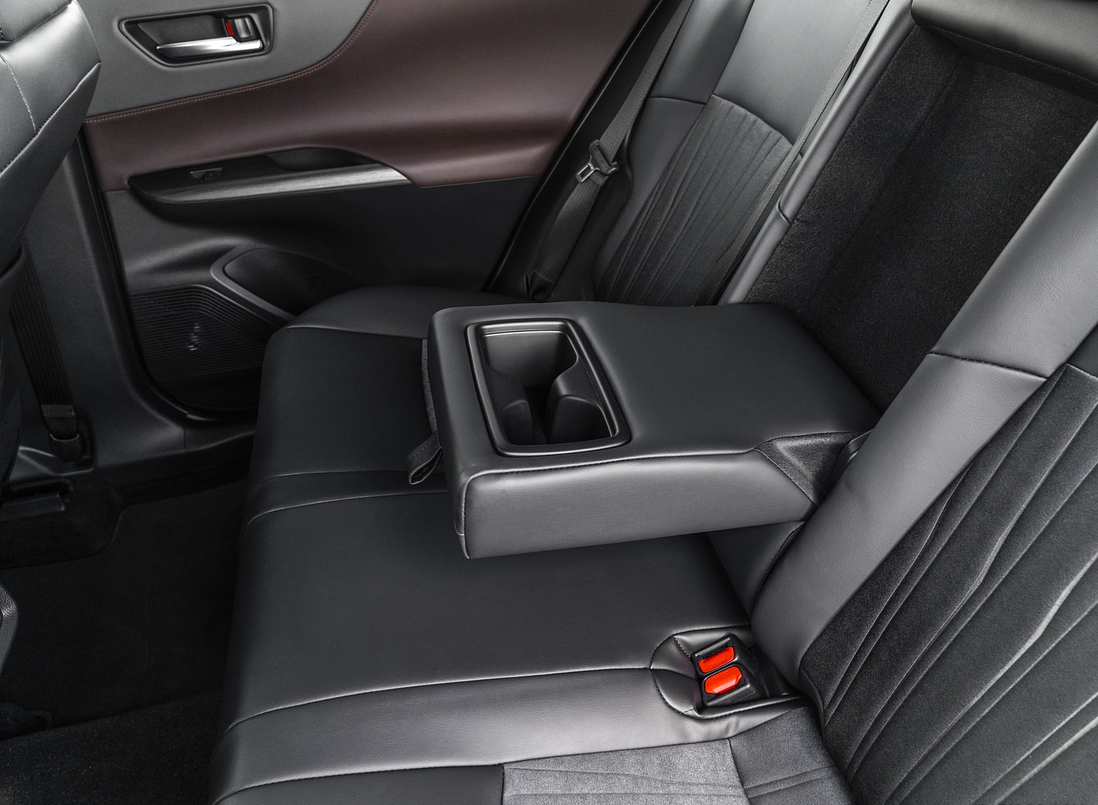 2021 Toyota Venza Hybrid XLE Interior Rear Seats Wallpapers #32 of 35