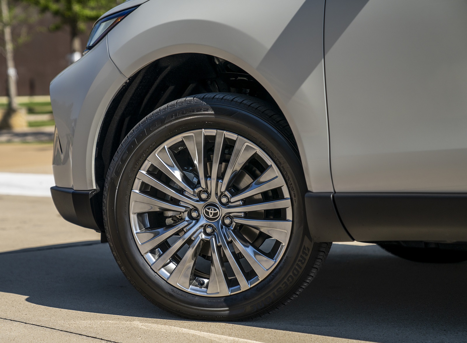 2021 Toyota Venza Hybrid XLE Wheel Wallpapers #13 of 35