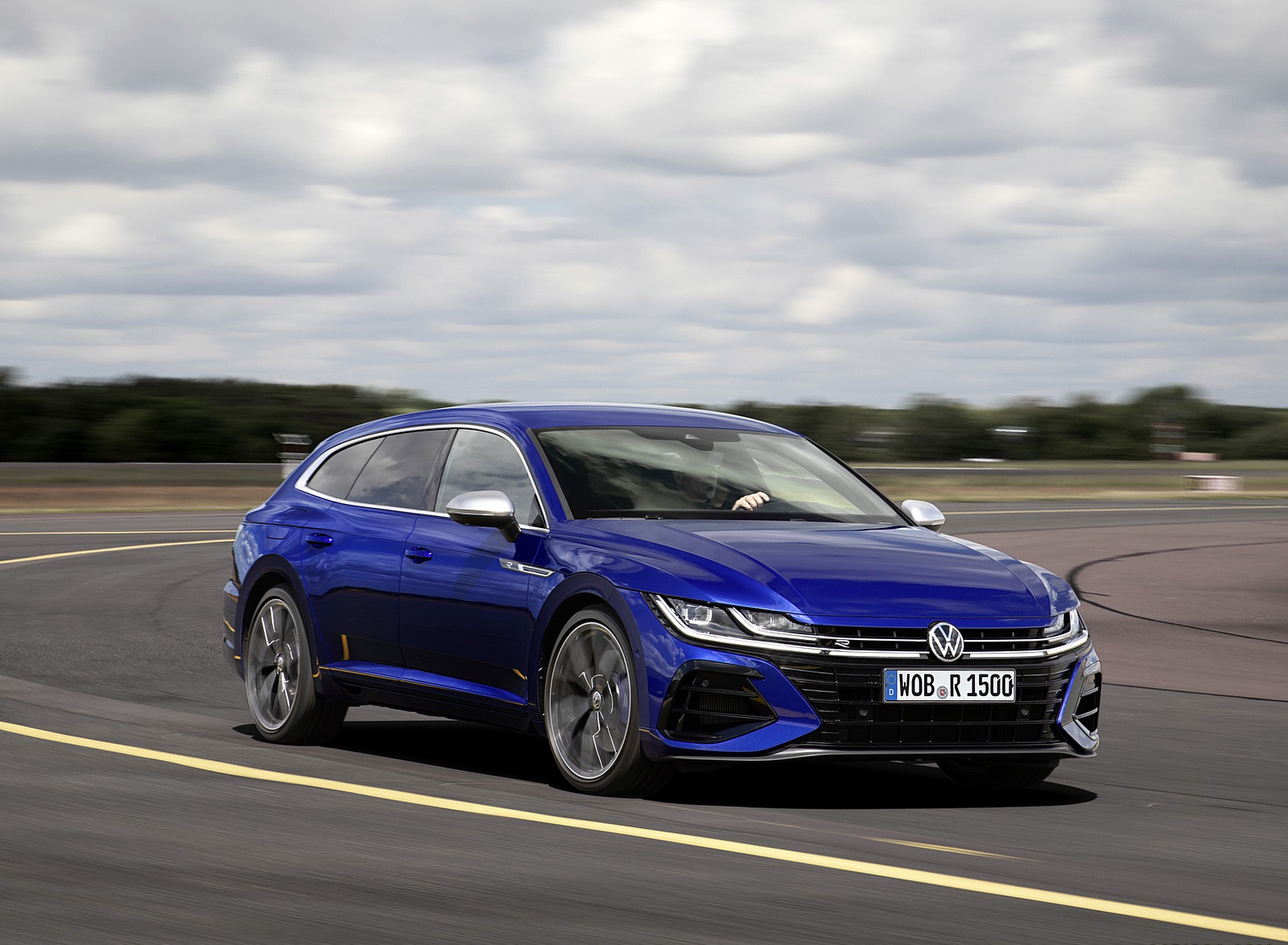 2021 Volkswagen Arteon Shooting Brake R Front Three-Quarter Wallpapers #1 of 31