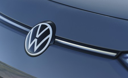 2021 Volkswagen ID.3 1st Edition (UK-Spec) Badge Wallpapers 450x275 (46)