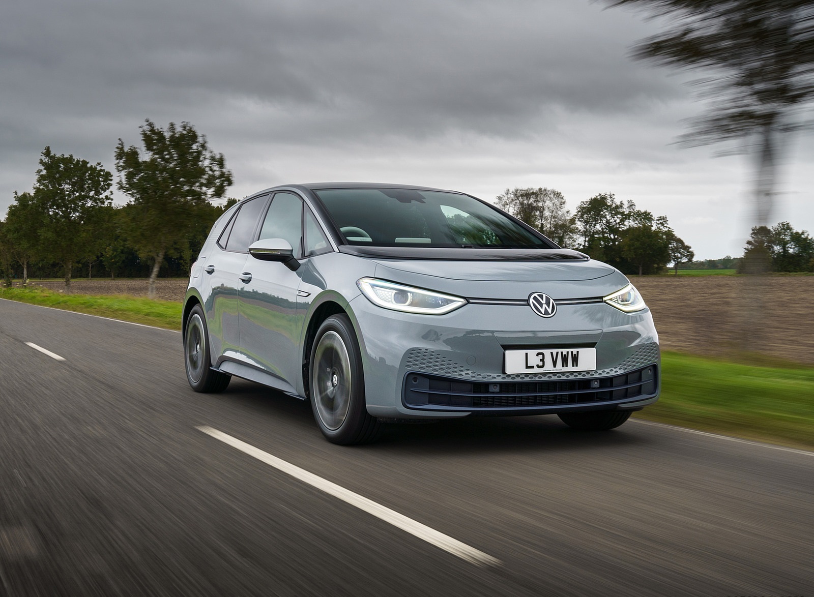 2021 Volkswagen ID.3 1st Edition (UK-Spec) Front Three-Quarter Wallpapers  (1). Download Wallpaper
