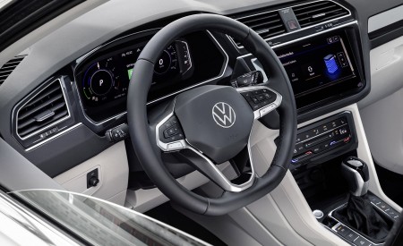 2021 Volkswagen Tiguan Plug-In Hybrid Interior Wallpapers 450x275 (14)