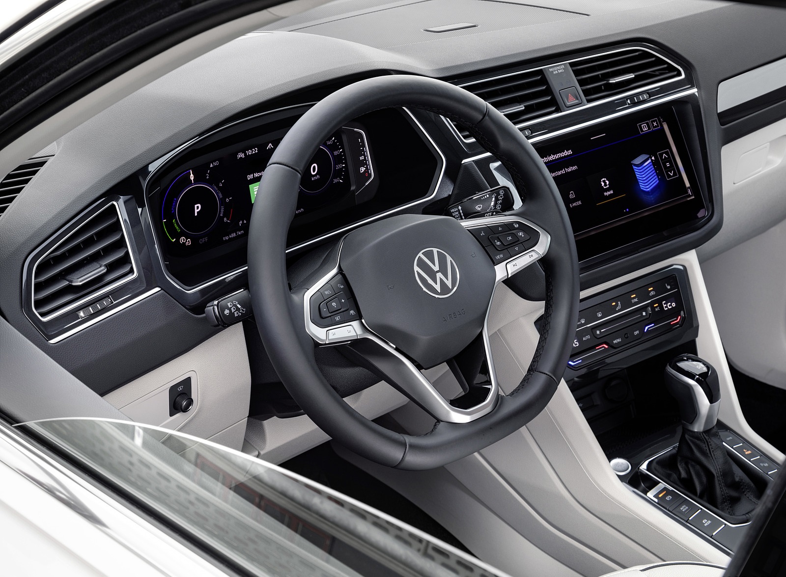 2021 Volkswagen Tiguan Plug-In Hybrid Interior Wallpapers #14 of 18