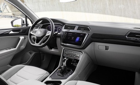 2021 Volkswagen Tiguan Plug-In Hybrid Interior Wallpapers 450x275 (15)