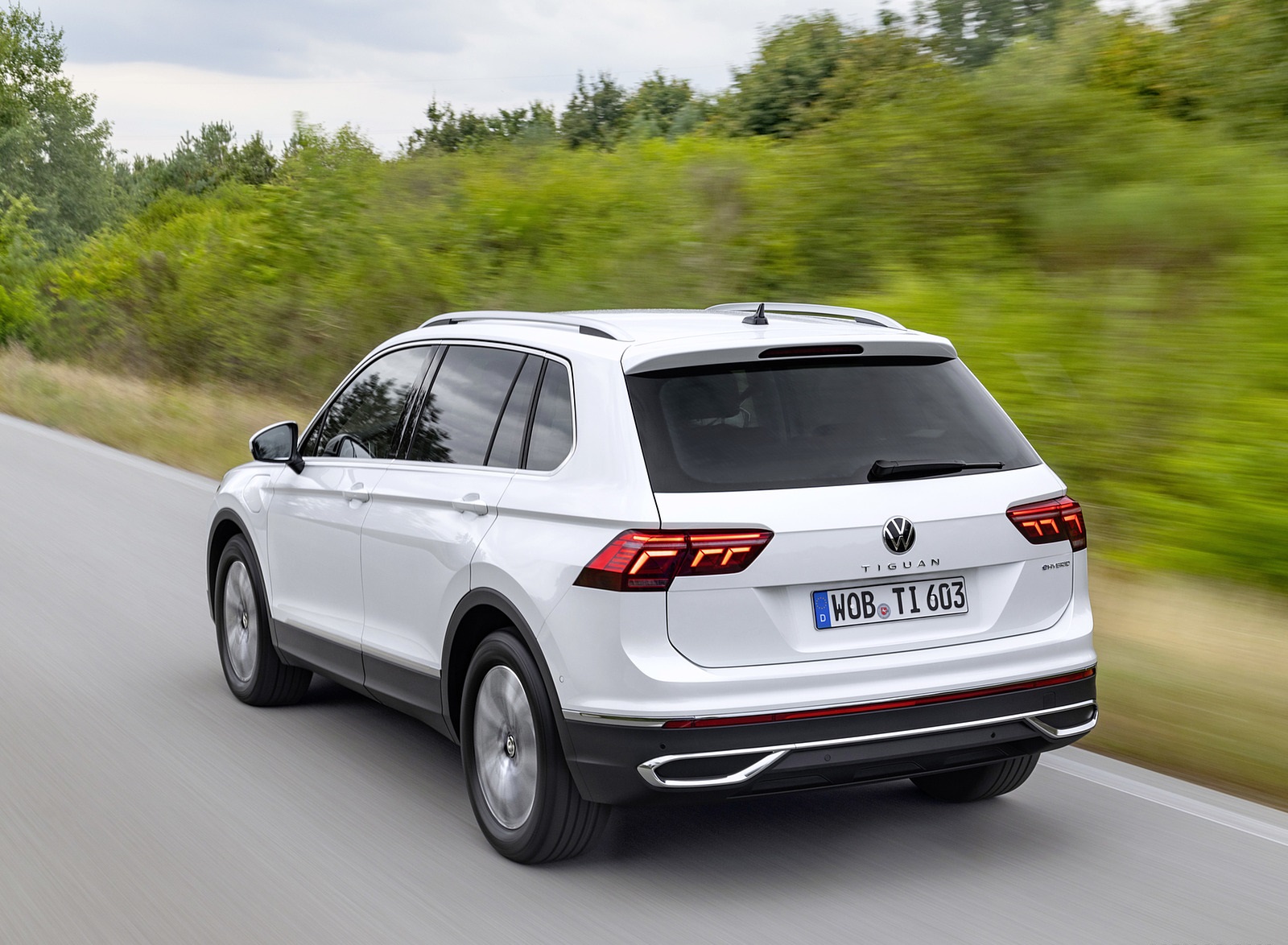 2021 Volkswagen Tiguan Plug-In Hybrid Rear Three-Quarter Wallpapers (3)