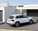 2021 Volkswagen Tiguan Plug-In Hybrid Rear Three-Quarter Wallpapers 150x120 (10)