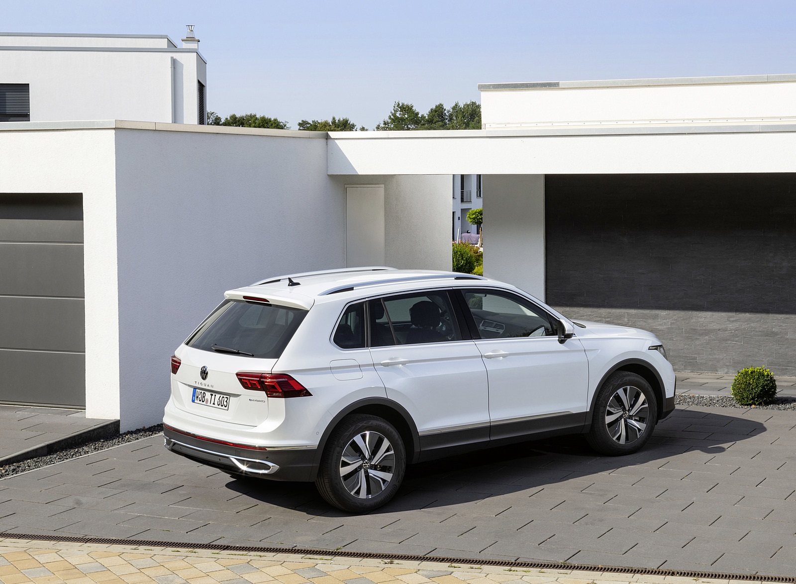 2021 Volkswagen Tiguan Plug-In Hybrid Rear Three-Quarter Wallpapers #10 of 18