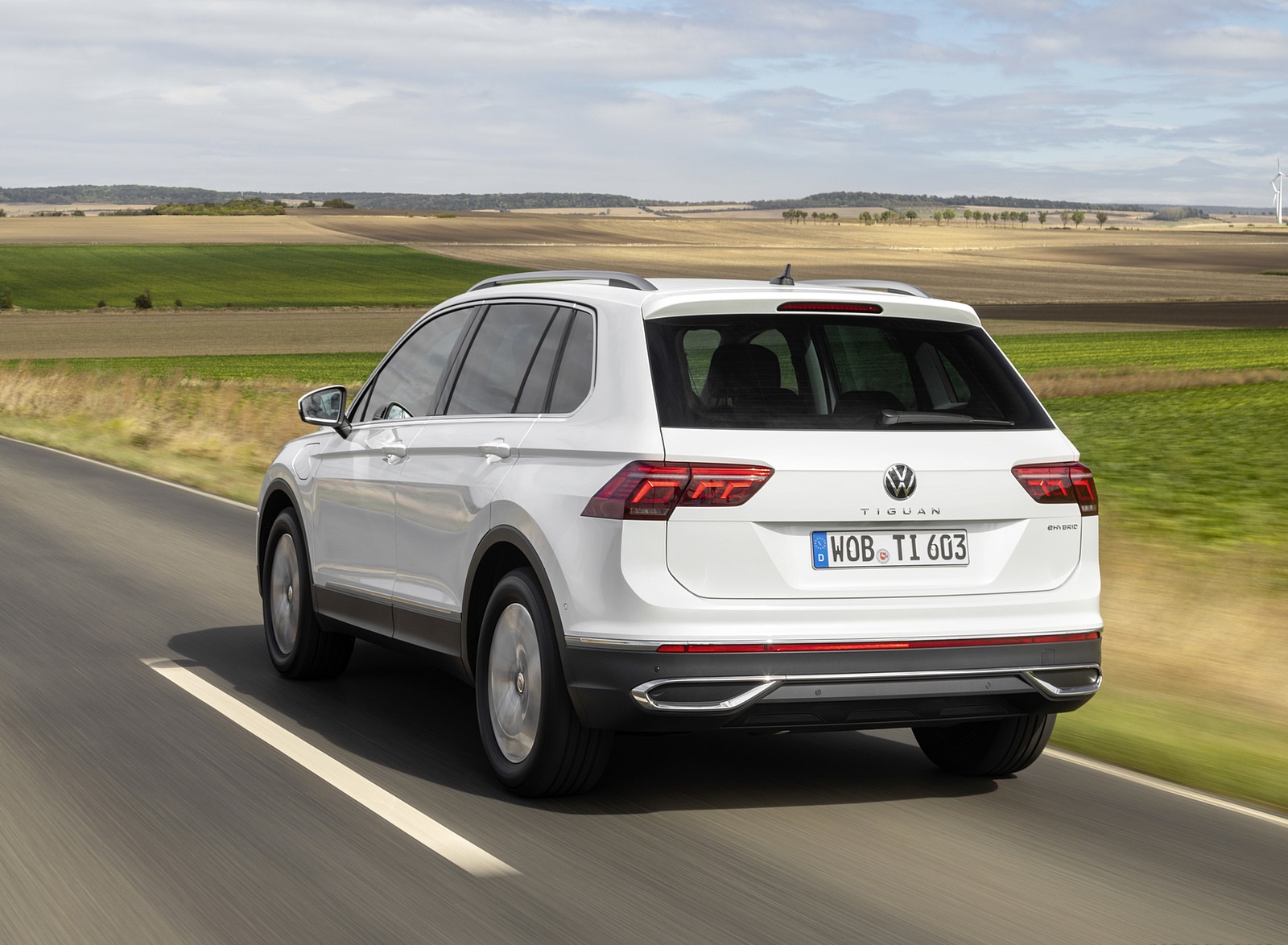 2021 Volkswagen Tiguan Plug-In Hybrid Rear Three-Quarter Wallpapers  #4 of 18