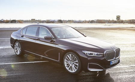 2020 BMW 7-Series 745Le Plug-In Hybrid Front Three-Quarter Wallpapers 450x275 (67)