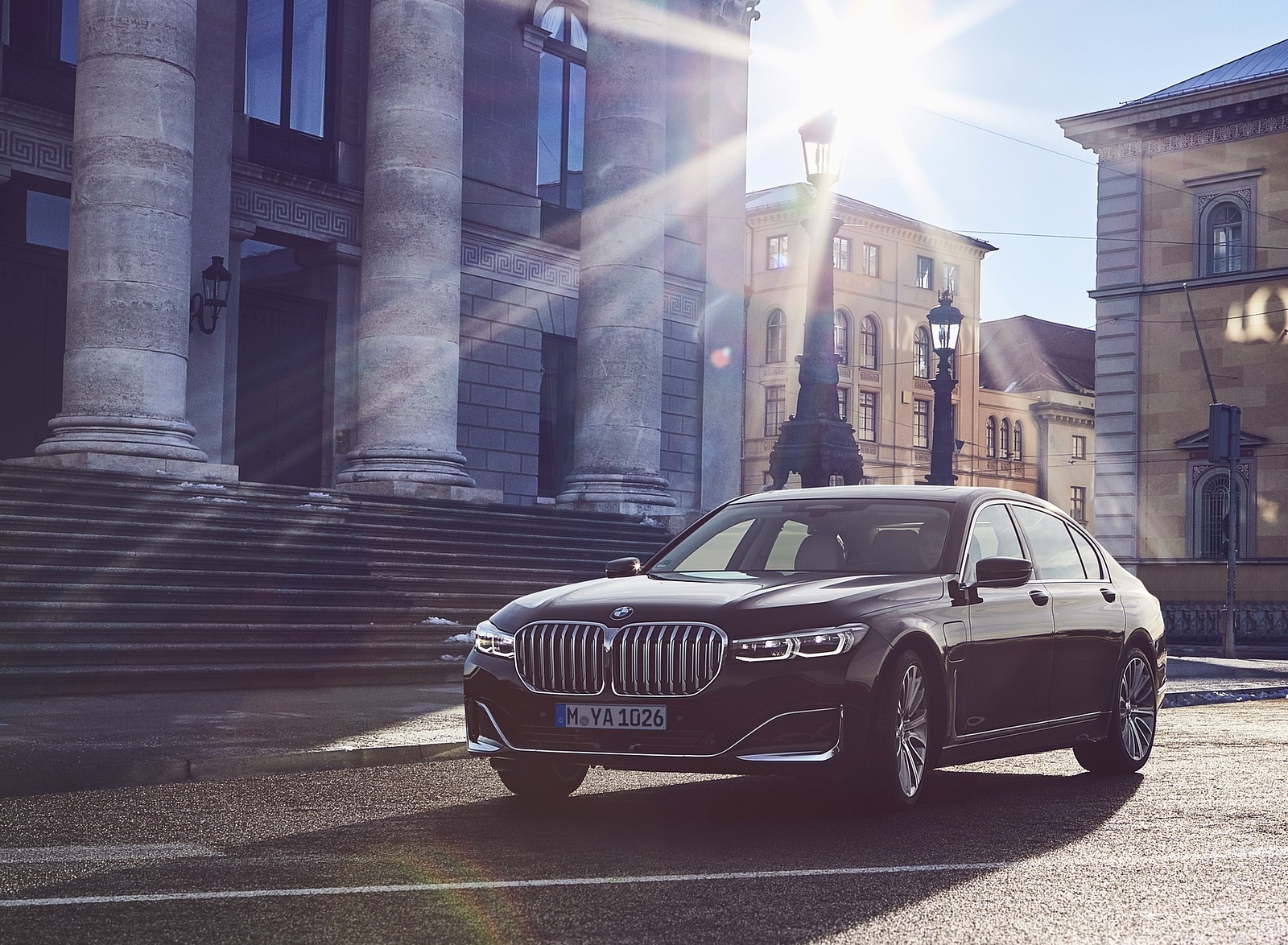 2020 BMW 7-Series 745Le Plug-In Hybrid Front Three-Quarter Wallpapers #68 of 131