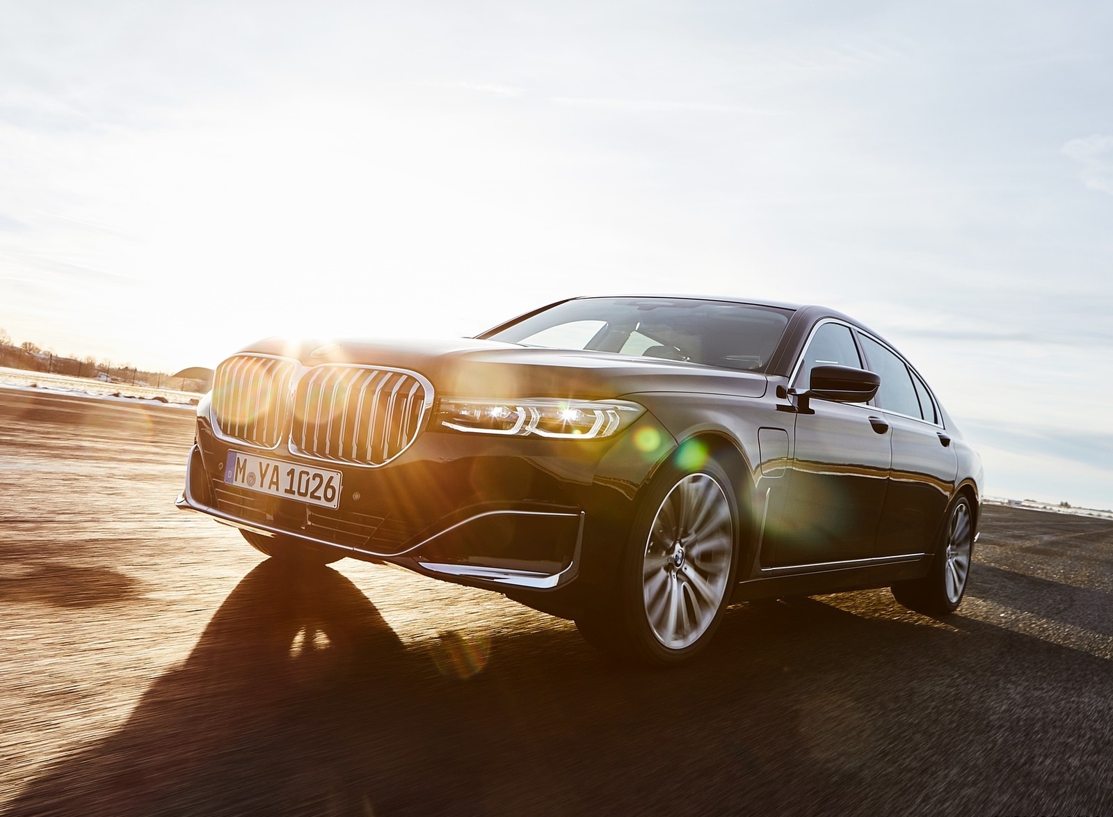 2020 BMW 7-Series 745Le Plug-In Hybrid Front Three-Quarter Wallpapers #64 of 131