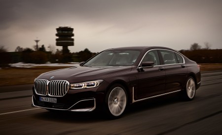 2020 BMW 7-Series 745Le Plug-In Hybrid Front Three-Quarter Wallpapers 450x275 (65)