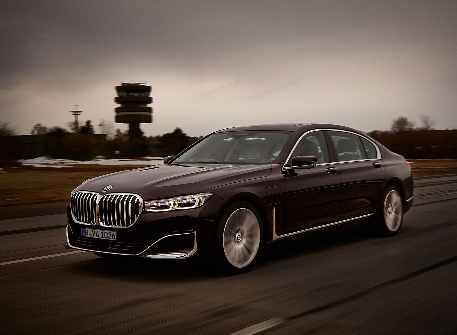 2020 BMW 7-Series 745Le Plug-In Hybrid Front Three-Quarter Wallpapers #65 of 131