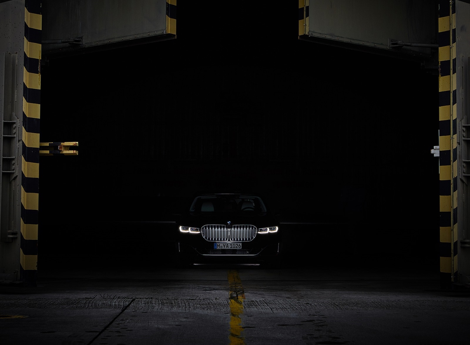 2020 BMW 7-Series 745Le Plug-In Hybrid Front Wallpapers #79 of 131