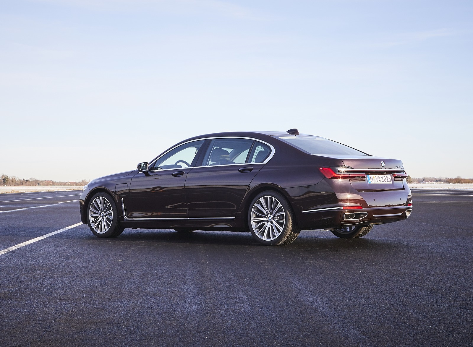 2020 BMW 7-Series 745Le Plug-In Hybrid Rear Three-Quarter Wallpapers #73 of 131