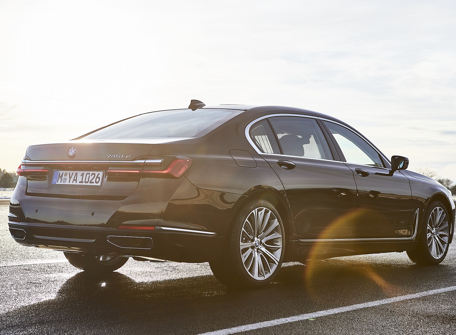 2020 BMW 7-Series 745Le Plug-In Hybrid Rear Three-Quarter Wallpapers #69 of 131