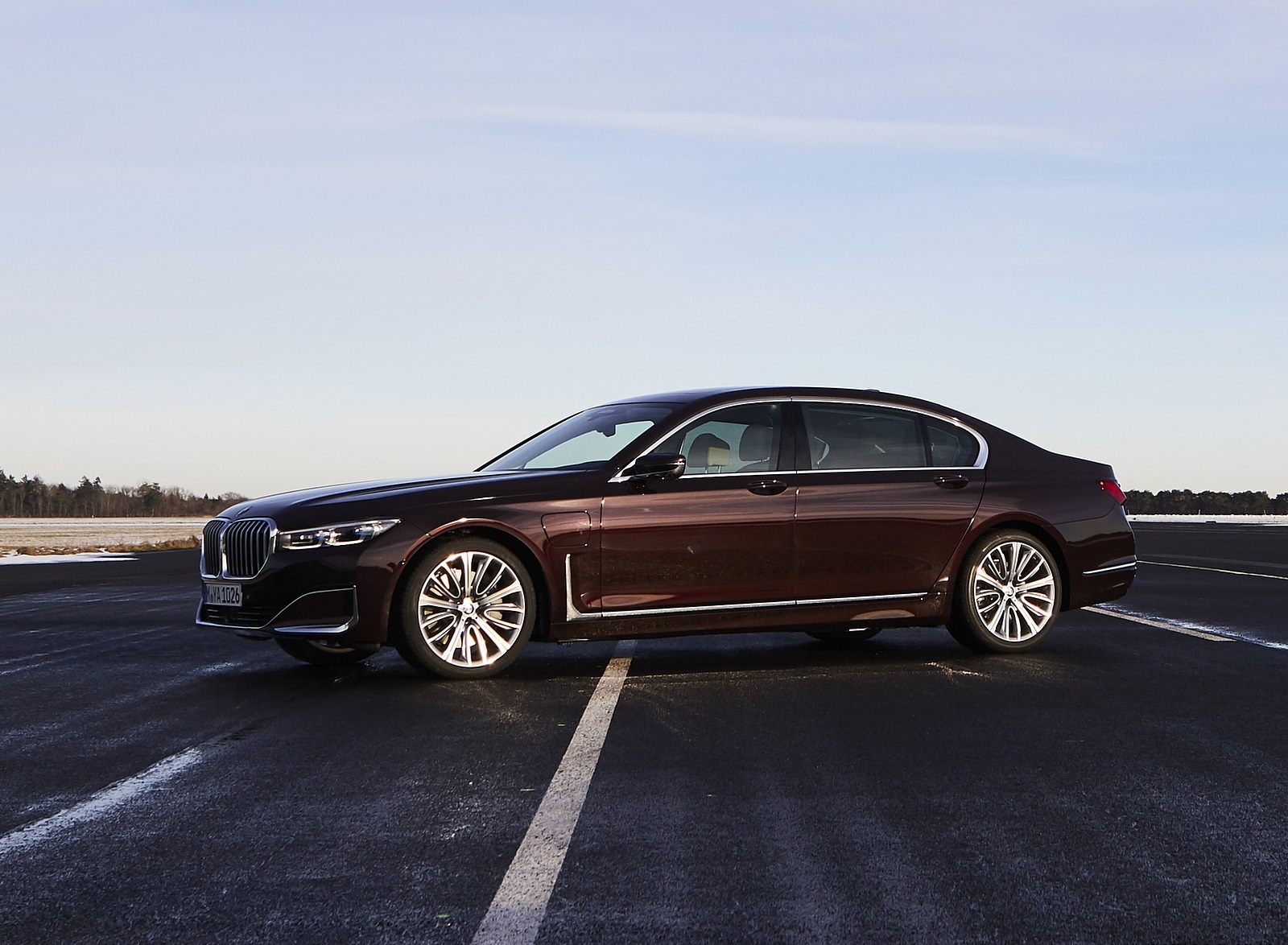 2020 BMW 7-Series 745Le Plug-In Hybrid Side Wallpapers #74 of 131