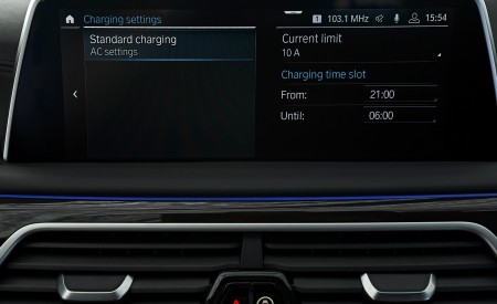 2020 BMW 7-Series 745Le xDrive Plug-In Hybrid Central Console Wallpapers 450x275 (53)
