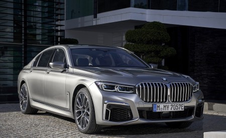2020 BMW 7-Series 745Le xDrive Plug-In Hybrid Front Three-Quarter Wallpapers 450x275 (24)
