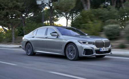 2020 BMW 7-Series 745Le xDrive Plug-In Hybrid Front Three-Quarter Wallpapers 450x275 (12)