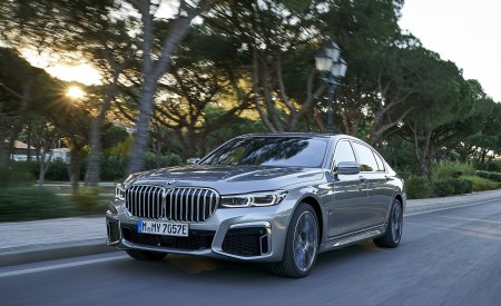 2020 BMW 7-Series 745Le xDrive Plug-In Hybrid Front Three-Quarter Wallpapers 450x275 (8)