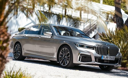 2020 BMW 7-Series 745Le xDrive Plug-In Hybrid Front Three-Quarter Wallpapers 450x275 (92)