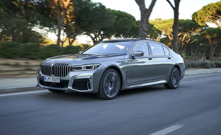 2020 BMW 7-Series 745Le xDrive Plug-In Hybrid Front Three-Quarter Wallpapers 450x275 (9)