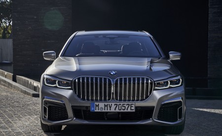 2020 BMW 7-Series 745Le xDrive Plug-In Hybrid Front Wallpapers 450x275 (33)