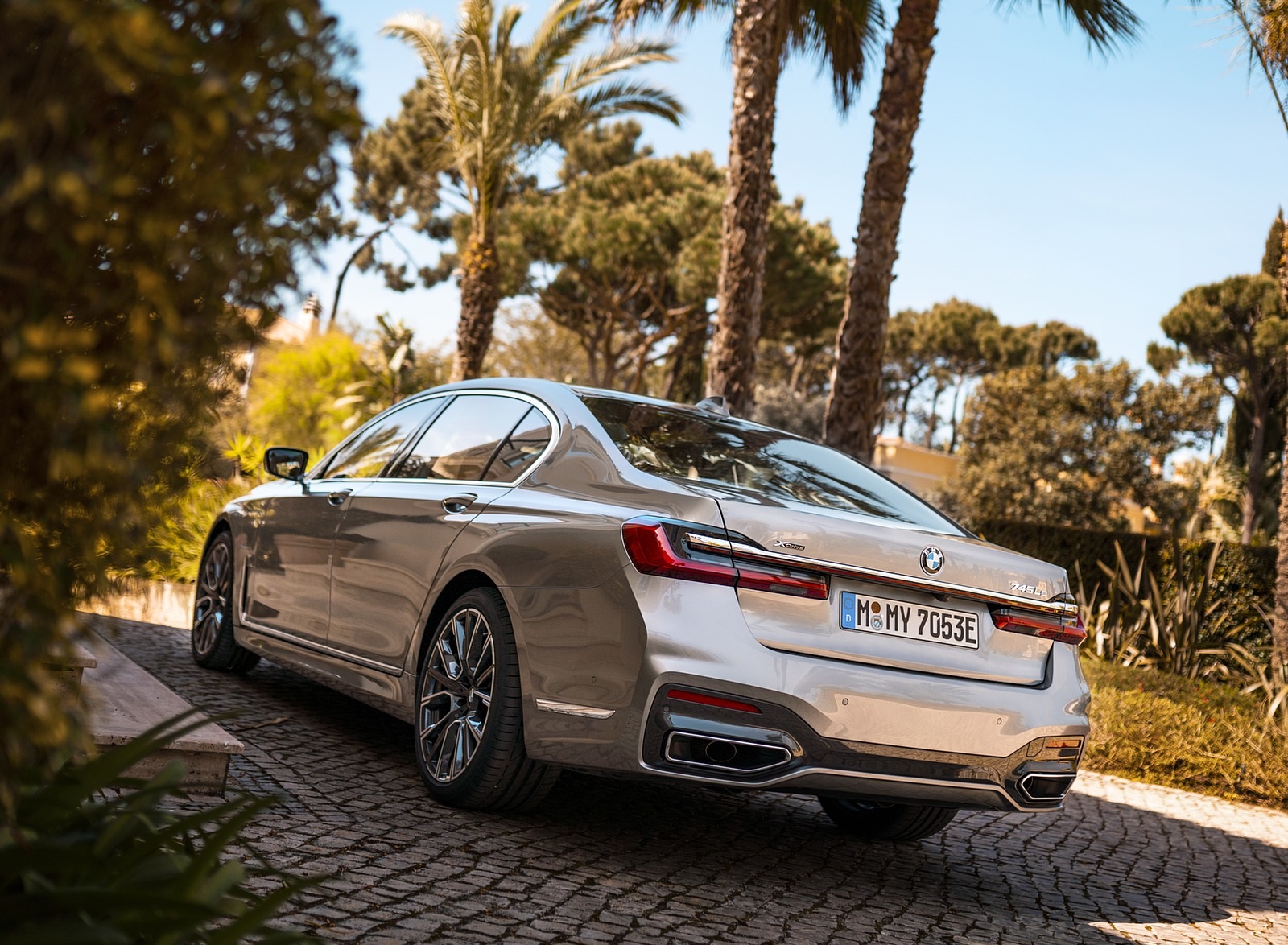 2020 BMW 7-Series 745Le xDrive Plug-In Hybrid Rear Three-Quarter Wallpapers #83 of 131