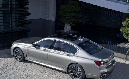 2020 BMW 7-Series 745Le xDrive Plug-In Hybrid Rear Three-Quarter Wallpapers 450x275 (29)