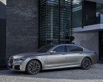 2020 BMW 7-Series 745Le xDrive Plug-In Hybrid Side Wallpapers 150x120 (31)