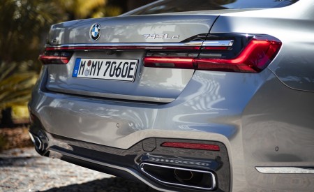 2020 BMW 7-Series 745Le xDrive Plug-In Hybrid Tail Light Wallpapers 450x275 (97)