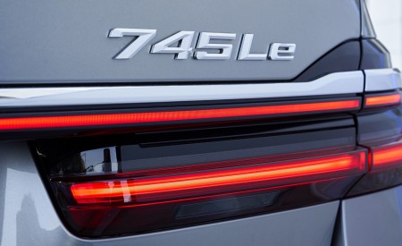 2020 BMW 7-Series 745Le xDrive Plug-In Hybrid Tail Light Wallpapers 450x275 (40)