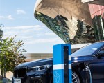 2020 BMW 7-Series Plug-In Hybrid Charging Wallpapers 150x120