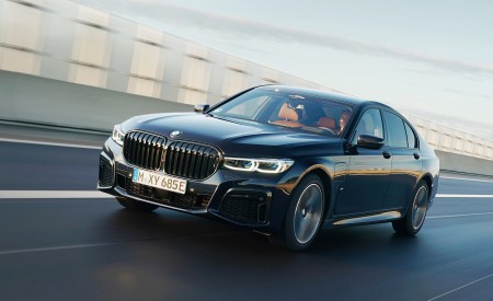 2020 BMW 7-Series Plug-In Hybrid Front Three-Quarter Wallpapers 450x275 (106)