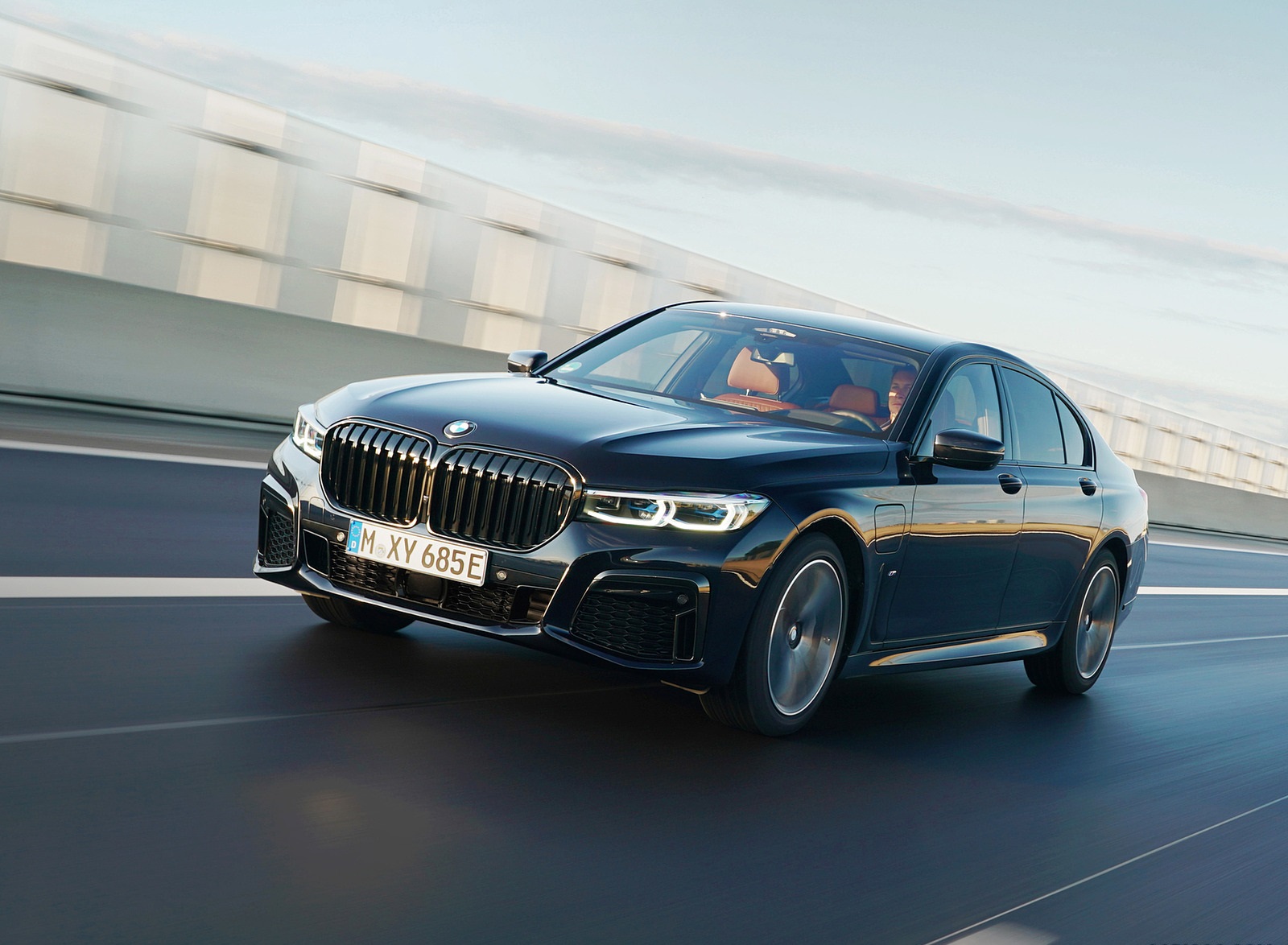 2020 BMW 7-Series Plug-In Hybrid Front Three-Quarter Wallpapers #106 of 131