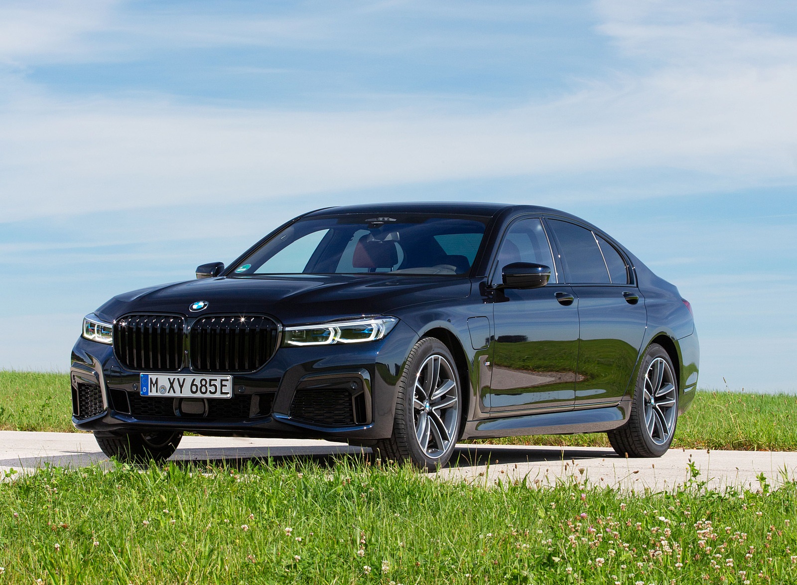 2020 BMW 7-Series Plug-In Hybrid Front Three-Quarter Wallpapers #121 of 131